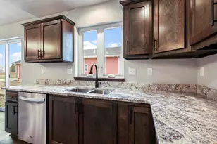 1909 Summit St, Manitowoc, WI 54220 - Photo 13