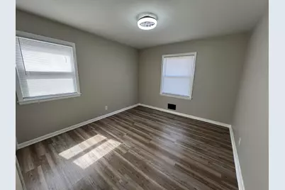 8057 W Herbert Ave, Milwaukee, WI 53218 - Photo 9
