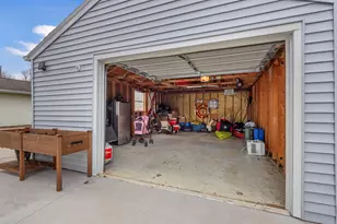 1216 Arlington Ave, Manitowoc, WI 54220 - Photo 15