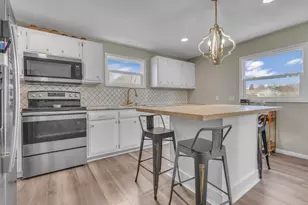 1216 Arlington Ave, Manitowoc, WI 54220 - Photo 3