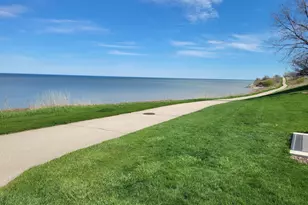 3862 S Lake Dr, Saint Francis, WI 53235 - Photo 45
