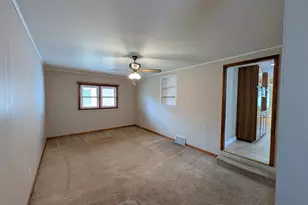421 N Lincoln St, Elkhorn, WI 53121 - Photo 9