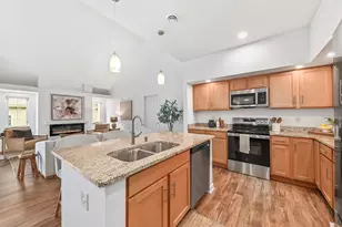 2703 Pond Dr, Saint Francis, WI 53235 - Photo 9