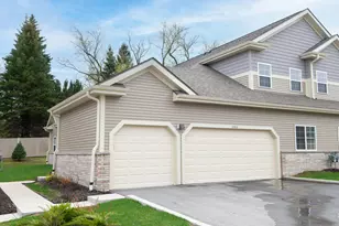 2703 Pond Dr, Saint Francis, WI 53235 - Photo 31