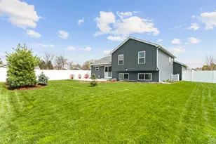 123 Spring Dr, Walworth, WI 53184 - Photo 3