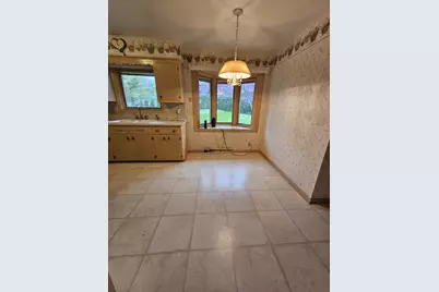 12860  Hobbs Ct, Brookfield, WI 53005 - Photo 5