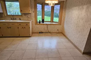 12860 Hobbs Ct, Brookfield, WI 53005 - Photo 5