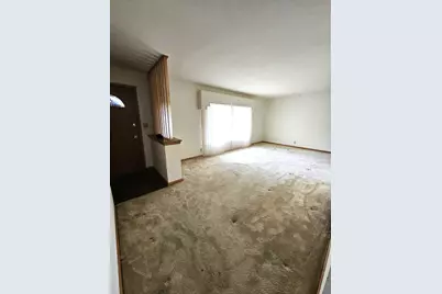 12860  Hobbs Ct, Brookfield, WI 53005 - Photo 3