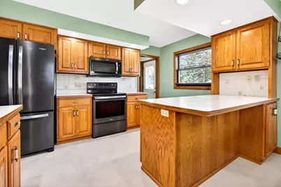 203 E Peckham St, Neenah, WI 54956 - Photo 7