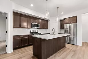 W204N17685 Laurel Pl, Jackson, WI 53037 - Photo 3