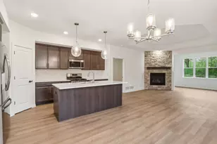 W204N17669 Laurel Pl, Jackson, WI 53037 - Photo 5