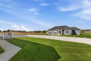 425 East St, Juneau, WI 53039 - Photo 5