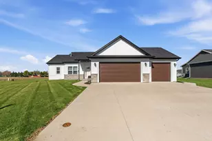 425 East St, Juneau, WI 53039 - Photo 3