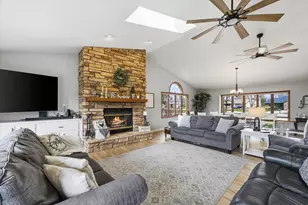 2029 White Pine Ln, Sheboygan, WI 53083 - Photo 5