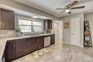 N8W27182 Jills Dr, Pewaukee, WI 53188 - Photo 11