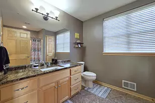 9729 W Prairie Grass Way, Franklin, WI 53132 - Photo 37