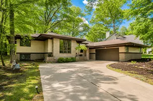6746 S 35th St, Franklin, WI 53132 - Photo 1