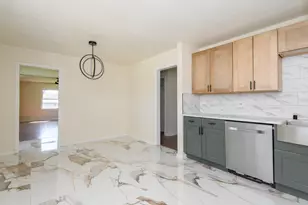 10535 W Bradley Rd, Milwaukee, WI 53224 - Photo 11