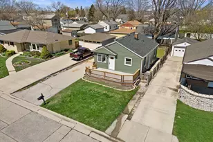 1304 Graceland Ave, Racine, WI 53403 - Photo 3