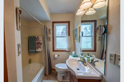 372 W Rogers St, Hartford, WI 53027 - Photo 11