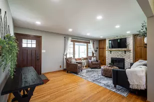 7119 W Freistadt Rd, Mequon, WI 53092 - Photo 3