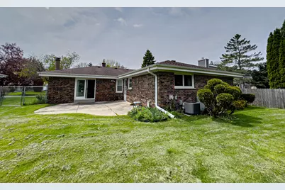 1523  David Ln, Waukesha, WI 53189 - Photo 3