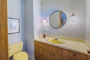 10731 W Keefe Ave, Wauwatosa, WI 53222 - Photo 17