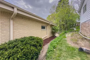 10731 W Keefe Ave, Wauwatosa, WI 53222 - Photo 25