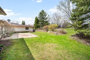 2526 W Dunwood Rd, Glendale, WI 53209 - Photo 23
