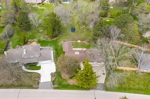 2526 W Dunwood Rd, Glendale, WI 53209 - Photo 25