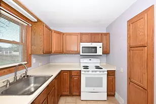 2627 S 75th St, West Allis, WI 53219 - Photo 11
