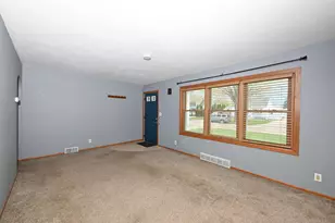 2627 S 75th St, West Allis, WI 53219 - Photo 7