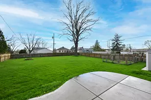 2627 S 75th St, West Allis, WI 53219 - Photo 37