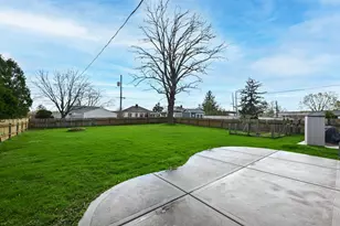 2627 S 75th St, West Allis, WI 53219 - Photo 31