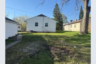 8208 W Keefe Ave, Milwaukee, WI 53222 - Photo 15