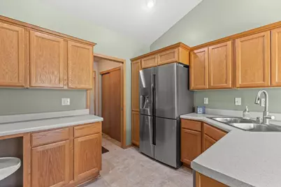 226  Reeds Dr, West Bend, WI 53095 - Photo 11