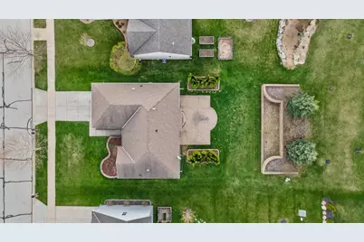 226  Reeds Dr, West Bend, WI 53095 - Photo 33