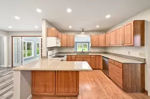 W278N1973 Lakeview Dr, Pewaukee, WI 53072 - Photo 17
