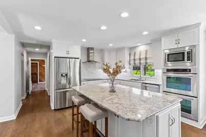 12024 W Woodcrest Cir, Franklin, WI 53132 - Photo 5
