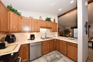 810 Rockingham Ct, West Bend, WI 53090 - Photo 9