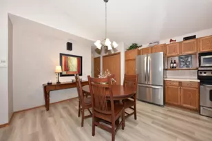 810 Rockingham Ct, West Bend, WI 53090 - Photo 5