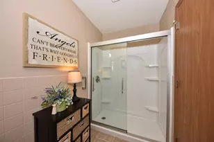 810 Rockingham Ct, West Bend, WI 53090 - Photo 19
