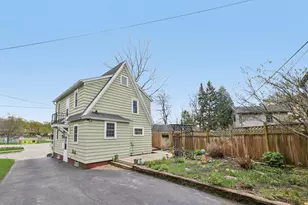 208 Oakland Ave, Waukesha, WI 53186 - Photo 25