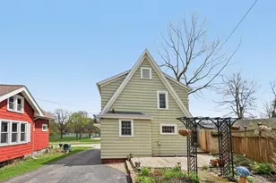 208 Oakland Ave, Waukesha, WI 53186 - Photo 29