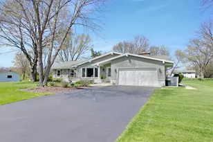 W332N5447 Solveson Dr, Merton, WI 53058 - Photo 3