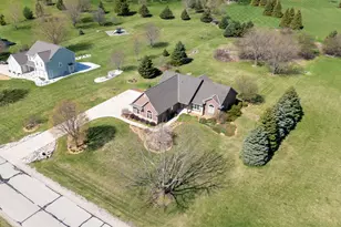 210 Hunters Xing S -, Slinger, WI 53086 - Photo 5