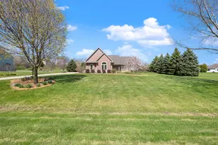 210 Hunters Xing S -, Slinger, WI 53086 - Photo 7