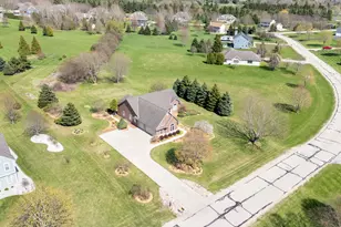 210 Hunters Xing S -, Slinger, WI 53086 - Photo 9