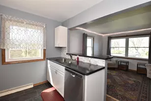 5132 S King Arthurs Ct, Greenfield, WI 53221 - Photo 7