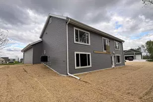 271 Cardinal Dr, Sullivan, WI 53178 - Photo 3